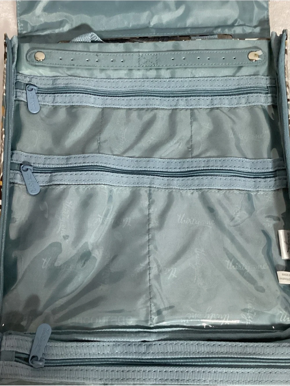 Thirty One Hanging Traveler Case Paisley Toiletry Bag Organizer NWOT Snap Close